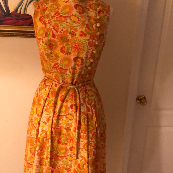 Vintage Dress with Bold Colors - Picture 2 of 7
